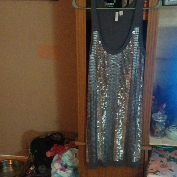 A night on the town for New Year's Eve or that Christmas party you will plan to. - Picture 4 of 4